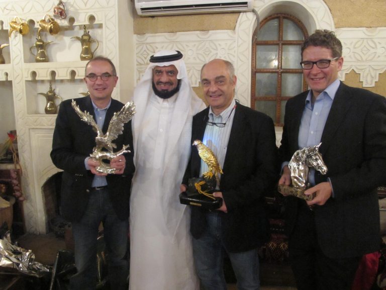 هدايا تذكارية للأساتذة المشاركين في المؤتمرات وورش العمل