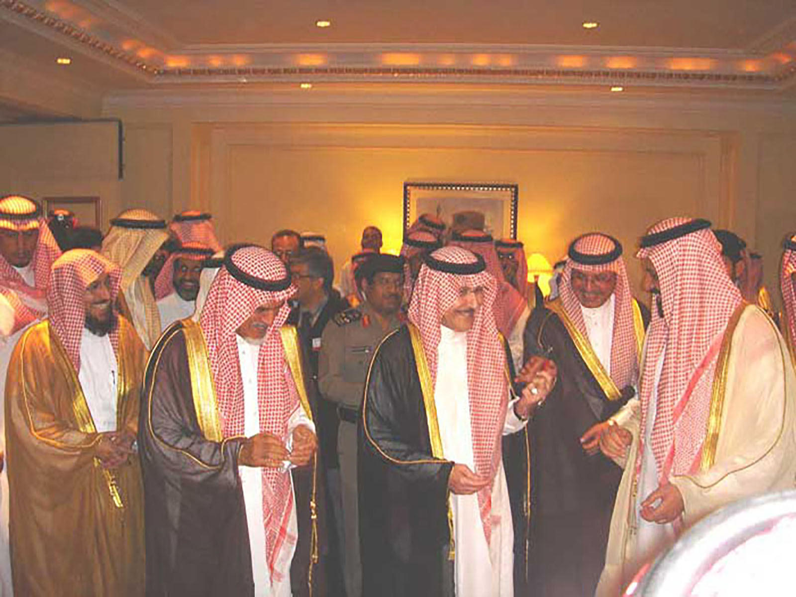 مع صاحب السمو الملكي الأمير سطام رحمه الله ومدير الجامعة